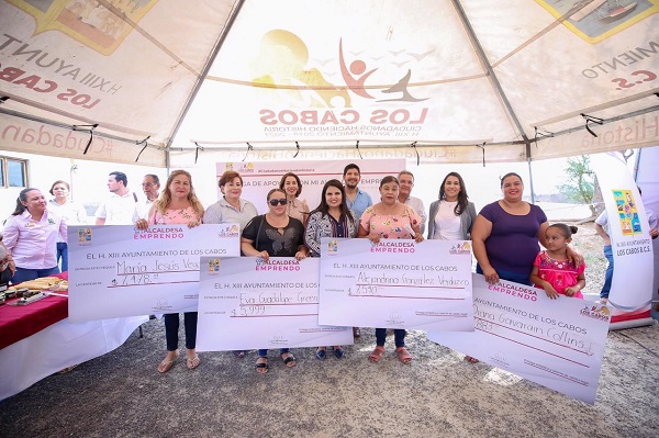 04 Gobierno Municipal continúa entregando apoyos a Productores Locales de la Zona Norte del municipio,