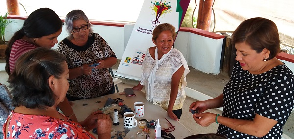 05 Taller ReciclArte y Clases de Yoga ofrece el Instituto de las Mujeres de Los Cabos