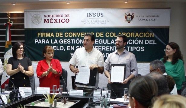 FIRMA DE CONVENIO INSUS Y XVI AYUNTAMIENTO DE LA PAZ.JPG