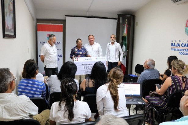 STDS_ ENTREGA APOYOS.jpg