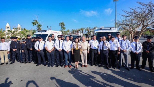 01 Con la entrega de nuevas ambulancias Gobierno Municipal continúa haciendo historia