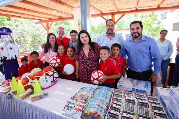 01 Con programa “Alcaldesa contigo y en tu escuela” XIII Administración pone fin a 10 años de abandono 6.jpeg