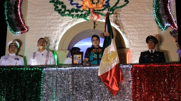 01 El cielo josefino se pinta tricolor con Grito de Independencia.