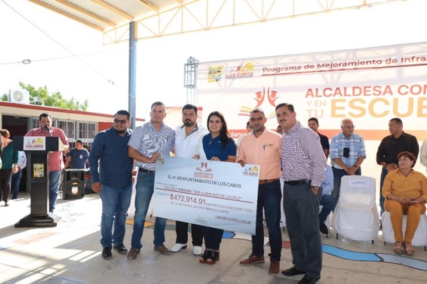 02 Gobierno Municipal entrega 472 mil 914 pesos en obras y beneficios a escuela primaria de CSL .jpeg