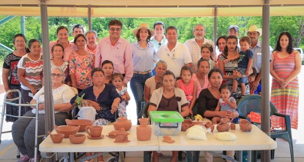 04 Con apoyo a productores Gobierno Municipal reafirma compromiso con la Zona Rural  .jpeg