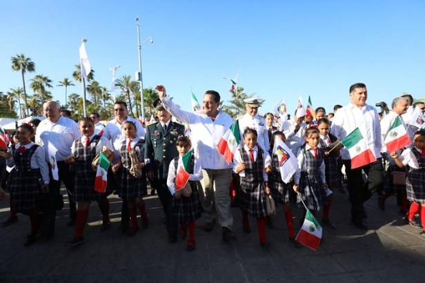 PRINCIPAL CMD_DESFILE (1).jpeg