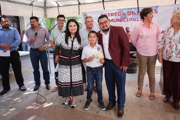 01 Beneficia Gobierno Municipal a casi 3 mil Estudiantes con Pago de Becas