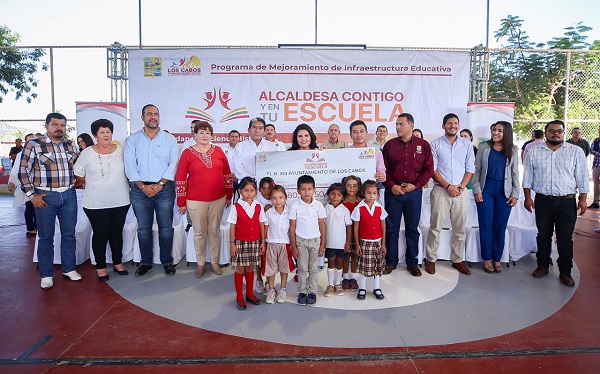 02 988 estudiantes cabeños más se benefician con programa “Alcaldesa Contigo y en tu Escuela”.