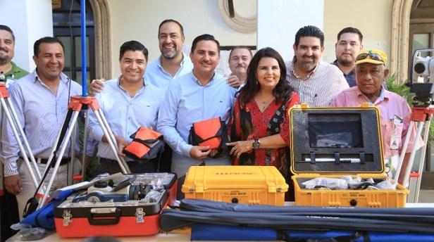 02 Adquiere Ayuntamiento de Los Cabos equipo topográfico de primer nivel  .jpeg