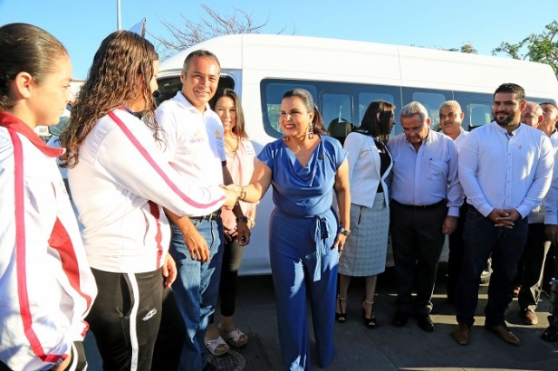 02 Nueva Unidad de Transporte beneficiará a Deportistas de la Zona Rural del municipio- Armida Castro,.JPG