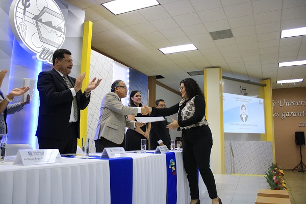 Ceremonia-de-títulos- (2)