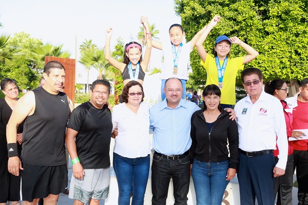 Un éxito la carrera pedestre Activando a la Raza 5K, más de 250 participantes2