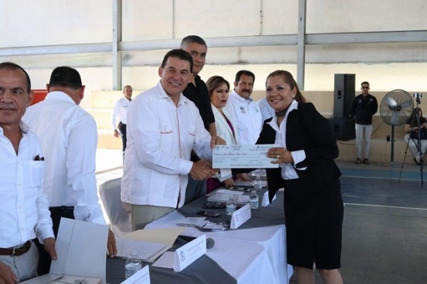 ENTREGA DE RECONOCIMIENTOS (1).jpeg