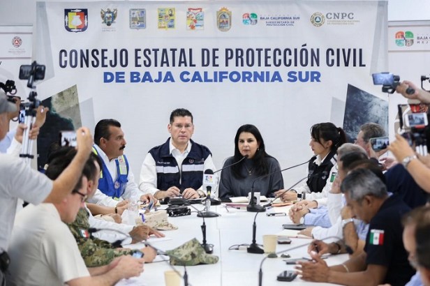 Listas autoridades de los tres niveles de Gobierno ante el pronóstico de lluvias en Los Cabos_ Armida Castro1.jpeg