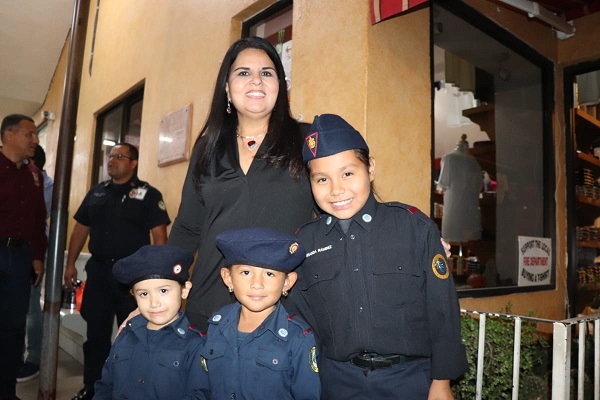 01 Luego de 12 años de espera, logra alcaldesa un incremento salarial para Bomberos