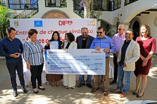 01 Recibe DIF Los Cabos Donativo de Sabor a Cabo Rural .jpeg