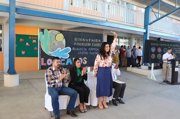 2 Alcaldesa de Los Cabos visita la escuela secundaria general “Raúl Enrique Guerrero Montaño