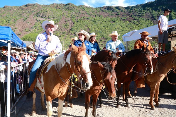 Encabeza Dr. Walter entrada de la Tradicional Cabalgata a la Misión de San Javier8