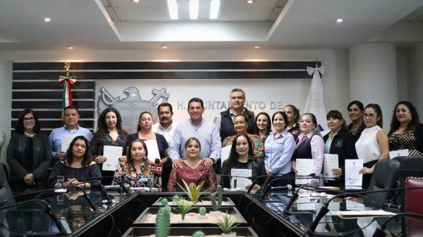 ENTREGA DE NOMBRAMIENTOS (2).jpeg