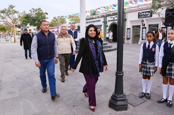 02 Conmemora alcaldesa ACG 45º Aniversario de la Constitución Política del estado de BCS 3
