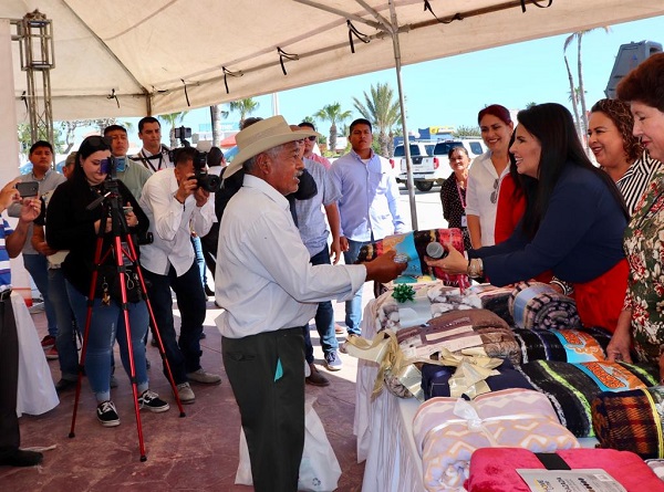 01 En beneficio de la población vulnerable, entrega Gobierno de Armida Castro apoyos asistenciales a través de la campaña “Abriga a una Familia” 1