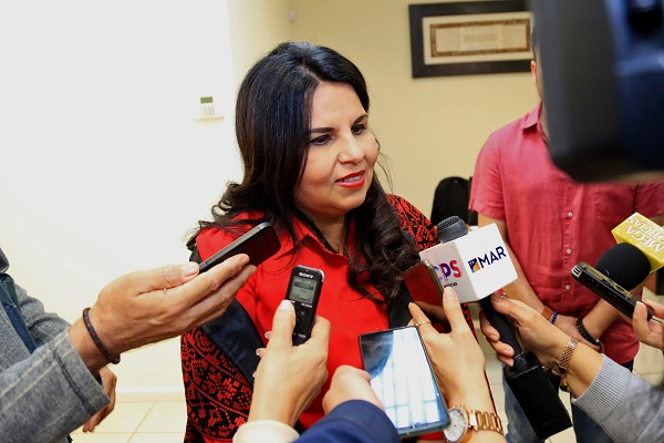 04 Alcaldesa Armida Castro reitera el compromiso de llevar agua potable a toda la población de la mano de la IP....