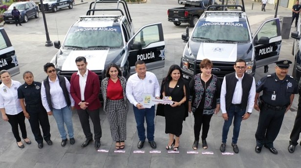 05 Con la entrega de 11 vehículos a SPyTM, Gobierno de Armida Castro fortalece la seguridad de Los Cabos (3)