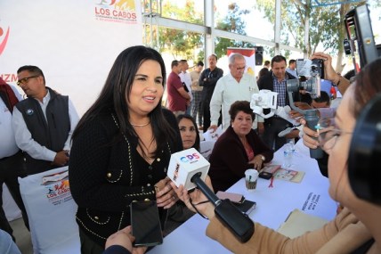 05 Esta es la nueva historia de Los Cabos_ Armida Castro acerca los servicios que brinda el Gobierno a quien más los necesi.......