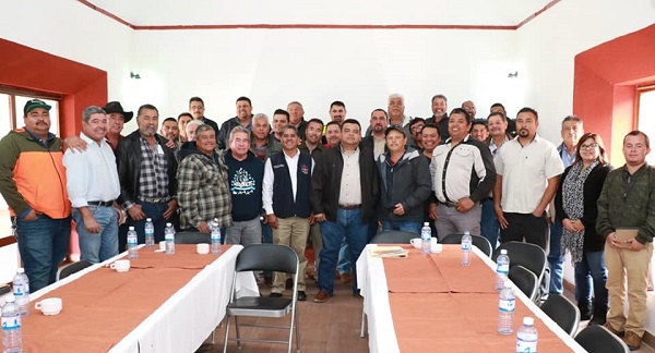 Alcalde, autoridades y consejo municipal de transportistas