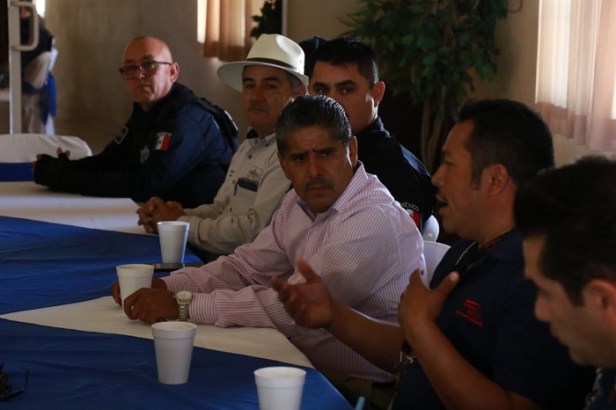 Alcalde José Felipe Prado Bautista en reunión con sector transportista en el municipio de Mulegé