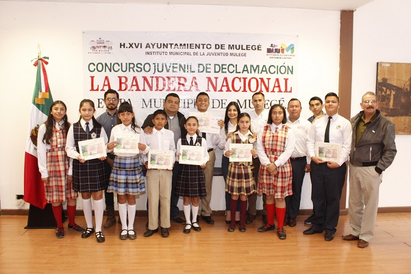 Ganadores y participantes del concurso de Declamación en la etapa municipal