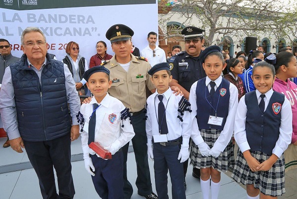 Nota 06 Se realizan honores a los lábaros patrios1