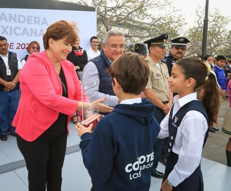 Nota 06 Se realizan honores a los lábaros patrios5