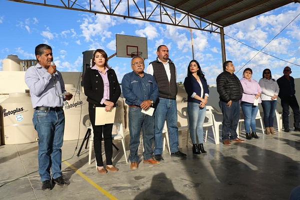 Alcalde José Felipe Prado Bautista en compañía de regidores, funcionarios y subdelegado de La Bocana, durante la visita a dicha localidad