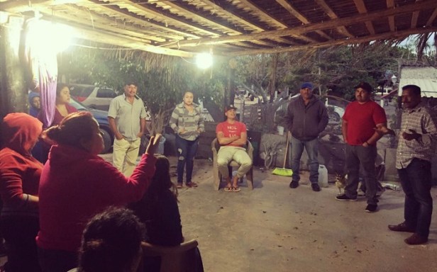 Atiende Director de OOSAPAS, Mariche Olmedo a familias de puerto San Carlos