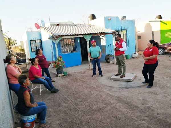 Atiende Director General de OOSAPAS a usuarios de la colonia Ricardo Chato Covarrubias de Ciudad Constitución