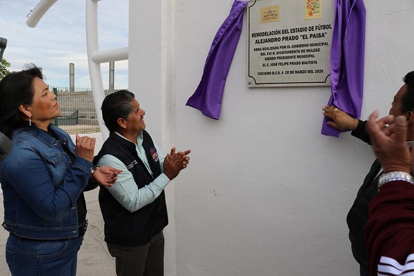 Develación de placa del estadio de futbol Alejandro Prado en Vizcaíno
