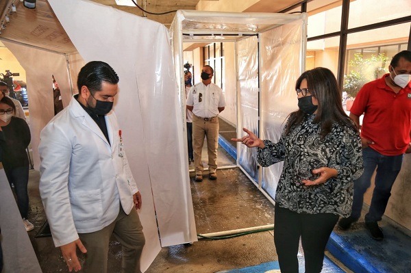 01Contribuye Ayuntamiento de Los Cabos con sector salud_ entrega carpas de sanitización al IMSS y Hospital General en CSL5