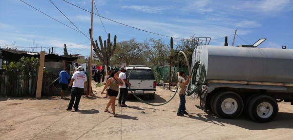 03 Regidora del Gobierno de Los Cabos Tabita Rodríguez contribuye con pipas para distribución de agua potable en las colonias que más lo necesitan 1