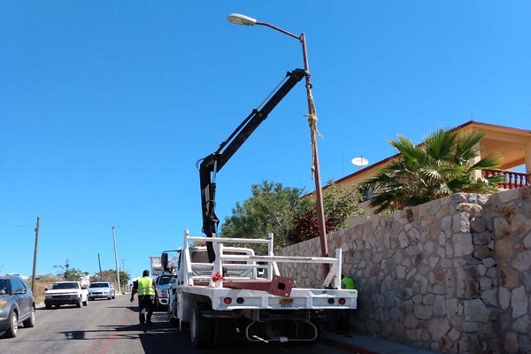 04 Servicios Públicos cumple con la instalación de nuevas Luminarias en la zona del Tezal en Cabo San Lucas 2