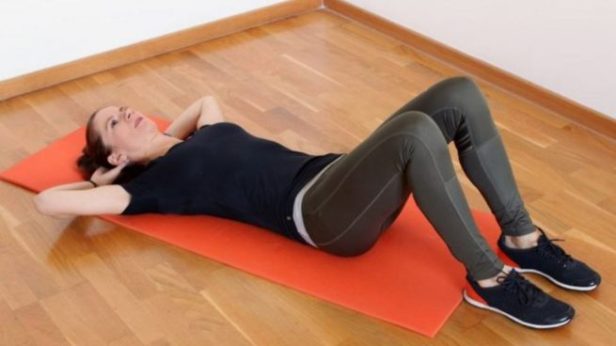 ejercicio-relajar-la-espalda-655x368