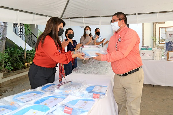 01 Cumple alcaldesa Armida Castro con personal médico_ más de 10 mil apoyos se entregaron a clínicas y hospitales de Los Cabos 3