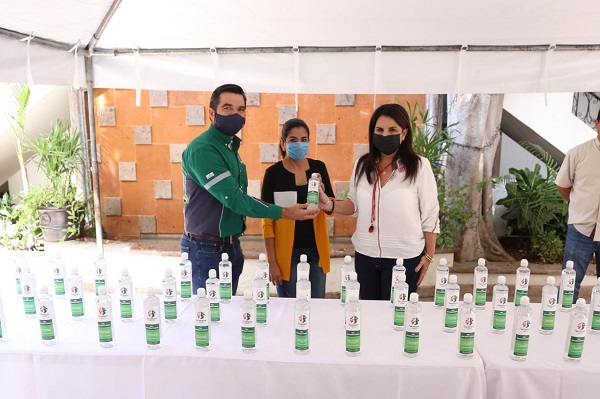 01 Se destinarán litros de gel antibacterial a servidores públicos y personal de salud que hacen frente a la pandemia por COVID-19 4