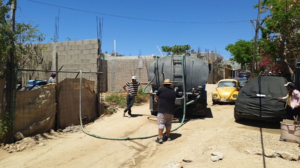 02 Ciudadanos agradecen al Gobierno de Los Cabos, el suministro gratuito de agua potable durante contingencia por COVID-19 3