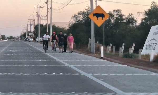 gente caminando confinamiento