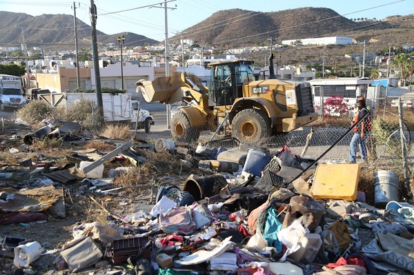 04 Vecinos del fraccionamiento Paraíso en CSL agradecieron al Gobierno de Los Cabos respuesta inmediata a la limpieza de basurero clandestino 3
