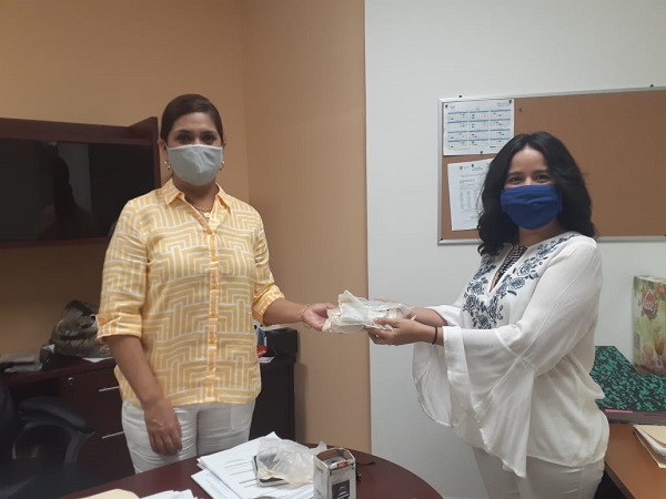 ENTREGA DE CUBRE BOCAS EN RECURSOS HUMANOS