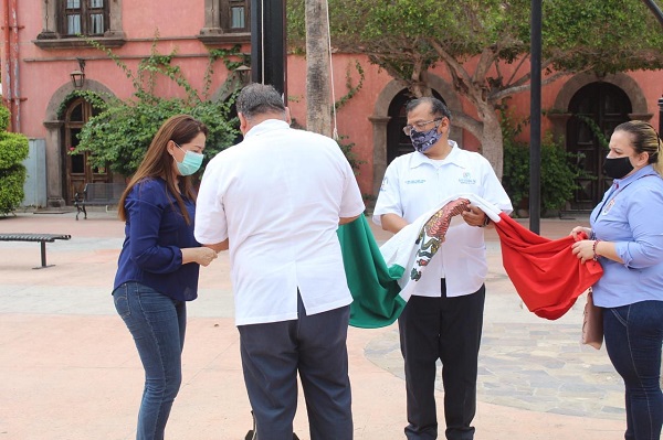 FOTO 1 RECONOCEN EN LORETO LA LABOR DEL PERSONAL DEL SECTOR SALUD EN SU COMBATE CONTRA EL COVID-19