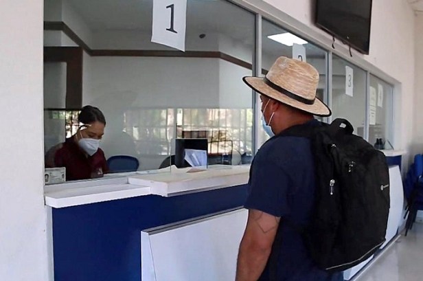 03 Las áreas de la Tesorería Municipal se encuentran laborando en atención a contribuyentes Rigoberto Arce 2