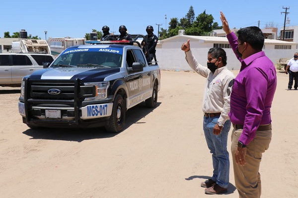 Alcalde José Felipe Prado Bautista en compañía del Director de Seguridad Pública y Tránsito Municipal, Capitán de Fragata Enrique José Argüelles Granados